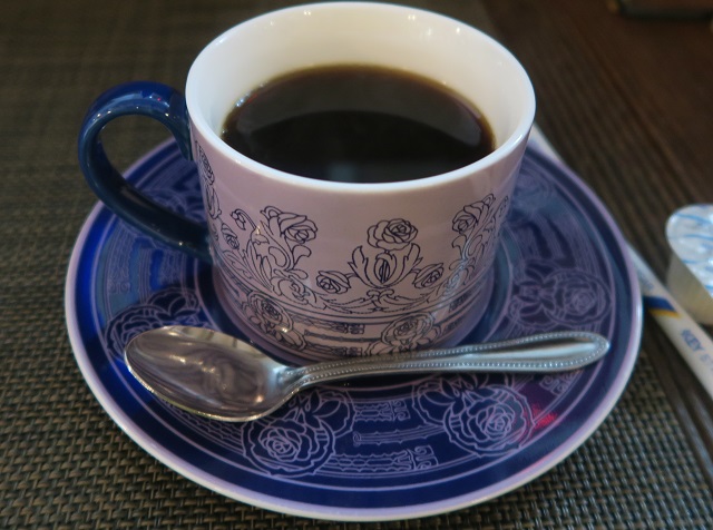 カジュアル洋食「A demain アドゥマン」のホットコーヒーを撮影した写真