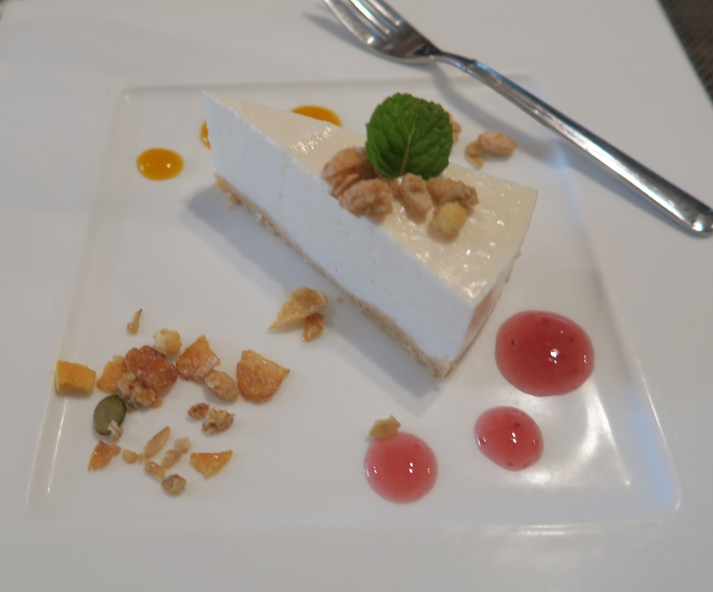 アドゥマンのレアチーズケーキを撮影した写真