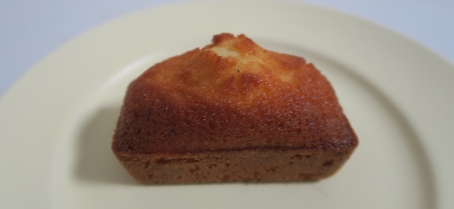 Hallå Cakes and Biscuitsのフィナンシェを撮影した写真