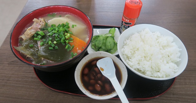 PONOのソーキ汁を撮影した写真