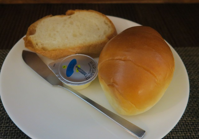 カジュアル洋食「A demain アドゥマン」のパンを撮影した写真