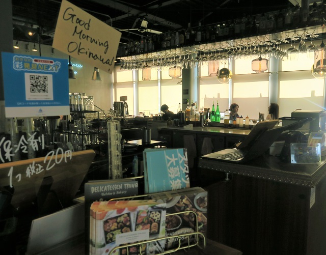 DELICATESSEN TRUNQ小禄店のイートインスペースを撮影した写真