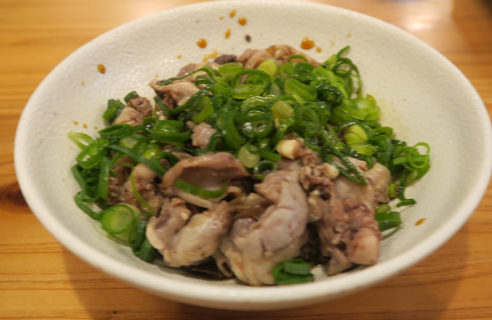 鳥貴族のホルモンのねぎ塩ポン酢を撮影した写真