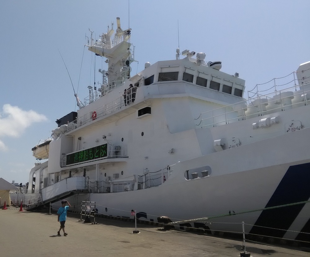 那覇ハーリーの海上保安庁の船の公開を撮影した写真