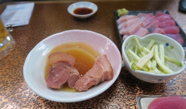 川かみ鮮魚のテビチと島ラッキョウを撮影した写真