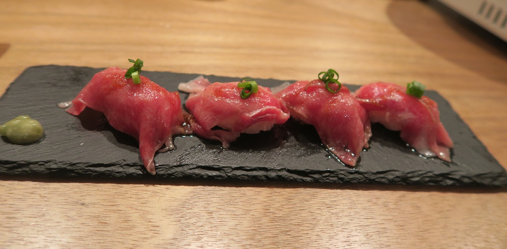 ベロベロイチゴーの和牛握りを撮影した写真