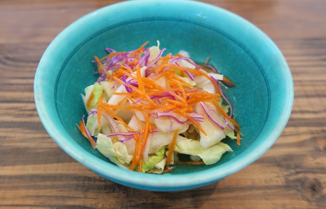 セットのサラダを撮影した写真