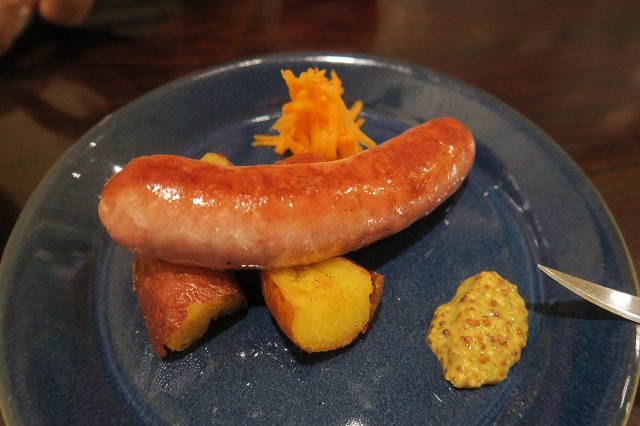 「バンビーノ」の美ら豚ソーセージと新じゃがのフライを撮影した写真