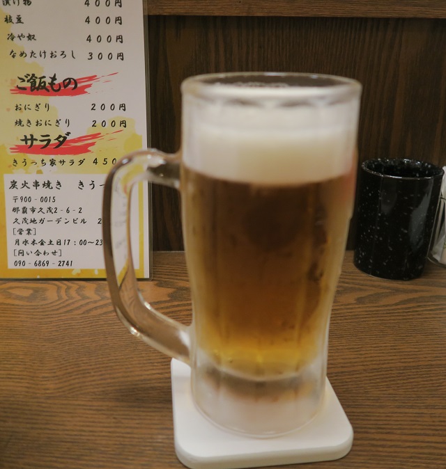 串焼き　きうっち家のビールを撮影した写真