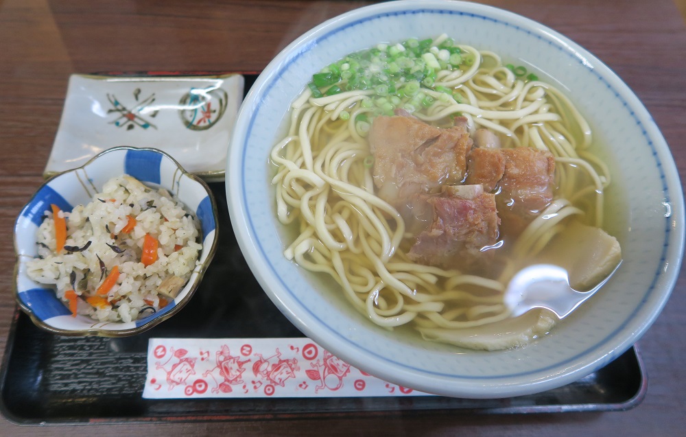 天妃そばのソーキそばを撮影した写真