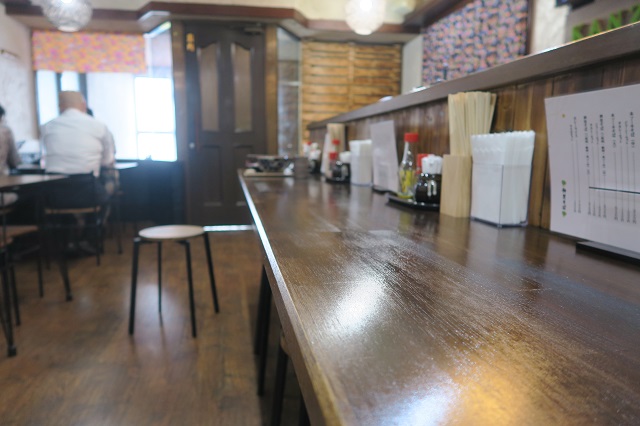 神里そばの店内を撮影した写真