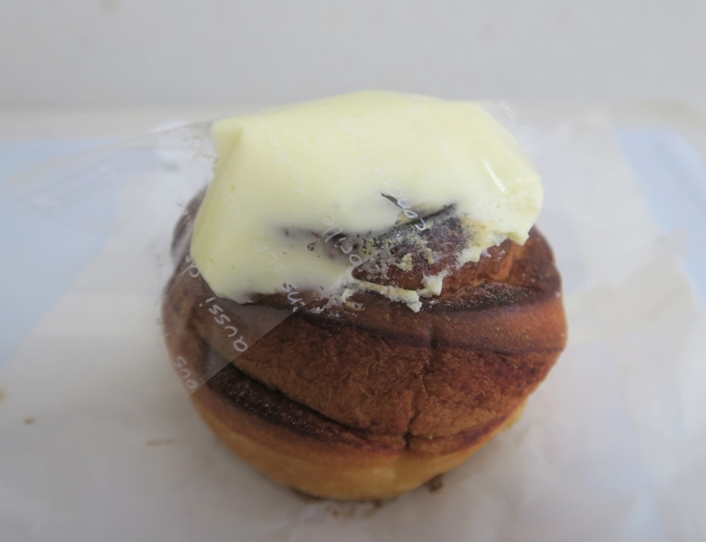 「the sakaemachi arcade bakery」のシナモンロールを撮影した写真
