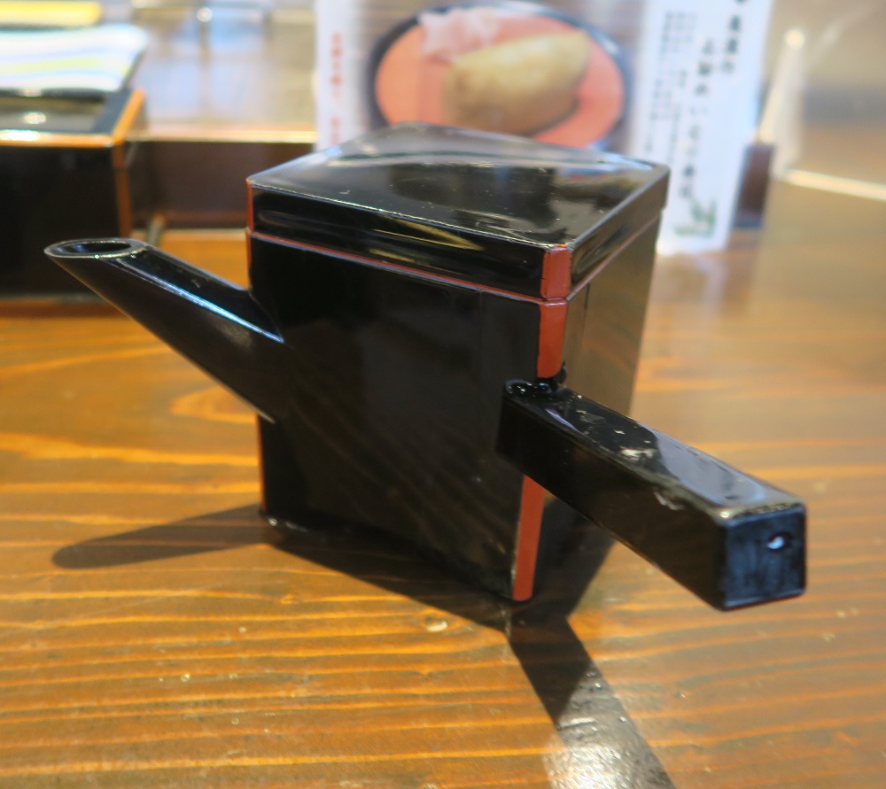 美濃作の蕎麦湯を撮影した写真