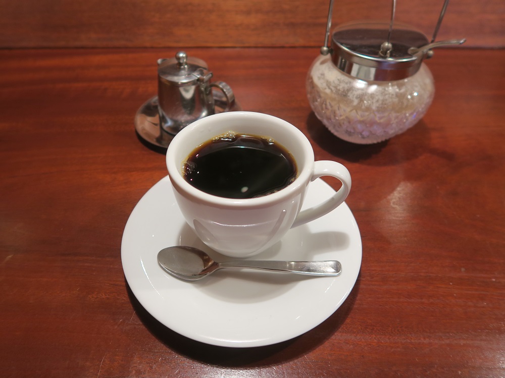 コーヒーシャープララミーのホットコーヒーを撮影した写真