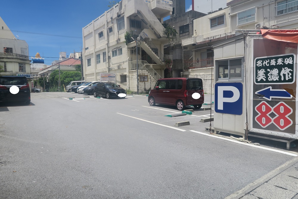 美濃作の駐車場を撮影した写真