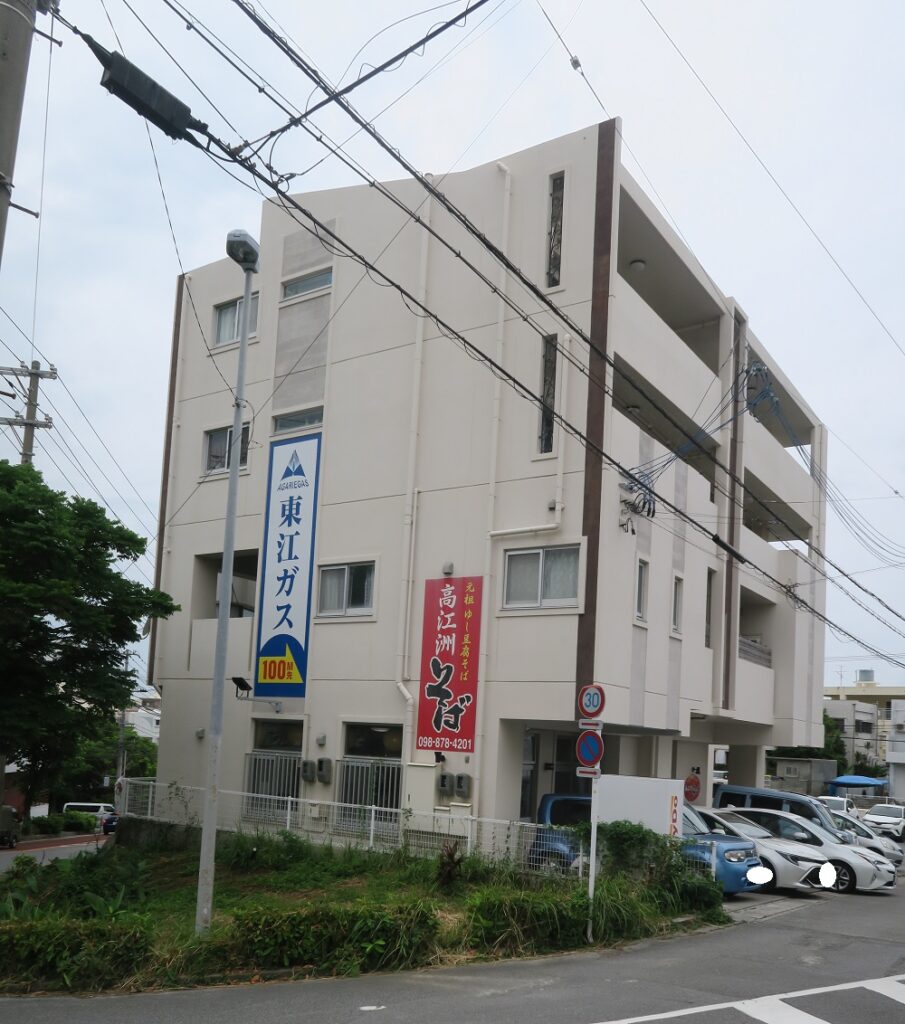 「高江洲そば」の外観を撮影した写真