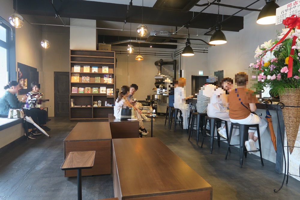 rokkan COFFEE SHURIの店内の様子を撮影した写真