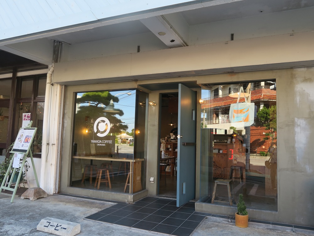 「YAMADA COFFEE OKINAWA 宜野湾店」の外観を撮影した写真