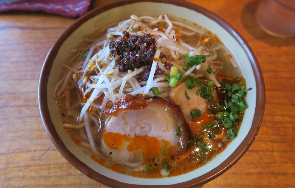 「沖縄料理あさひ」のあさひそばを撮影した写真