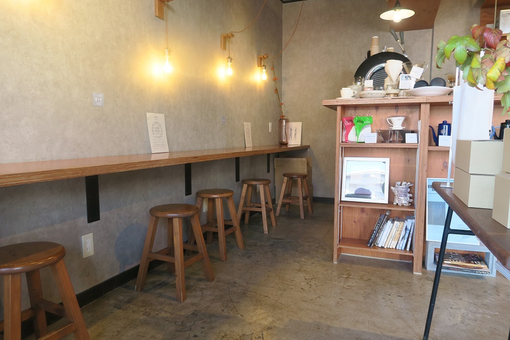 「YAMADA COFFEE OKINAWA 宜野湾店」の店内を撮影した写真
