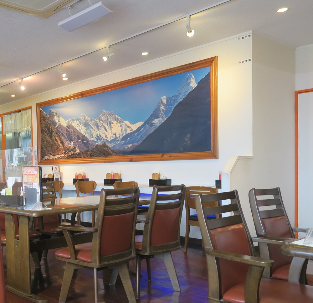「カンティプルカレーハウス」の店内を撮影した写真