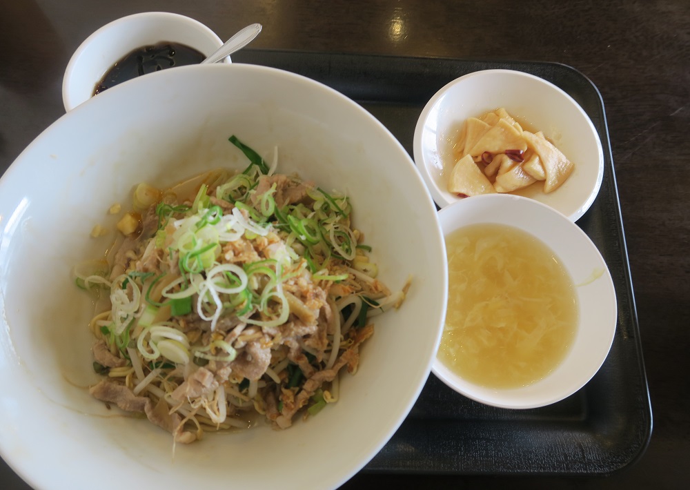 「台湾小吃 花蓮」の汁なしまぜまぜ麺セットを撮影した写真