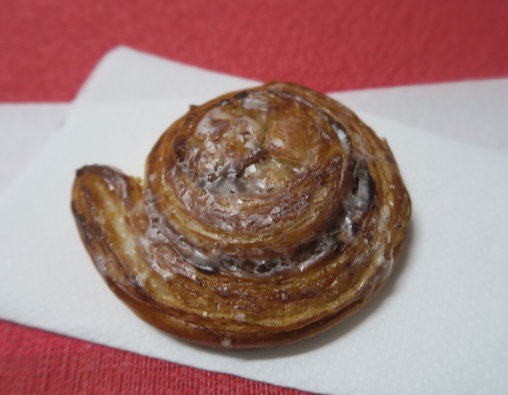 レーゲンスのシナモンロールを撮影した写真