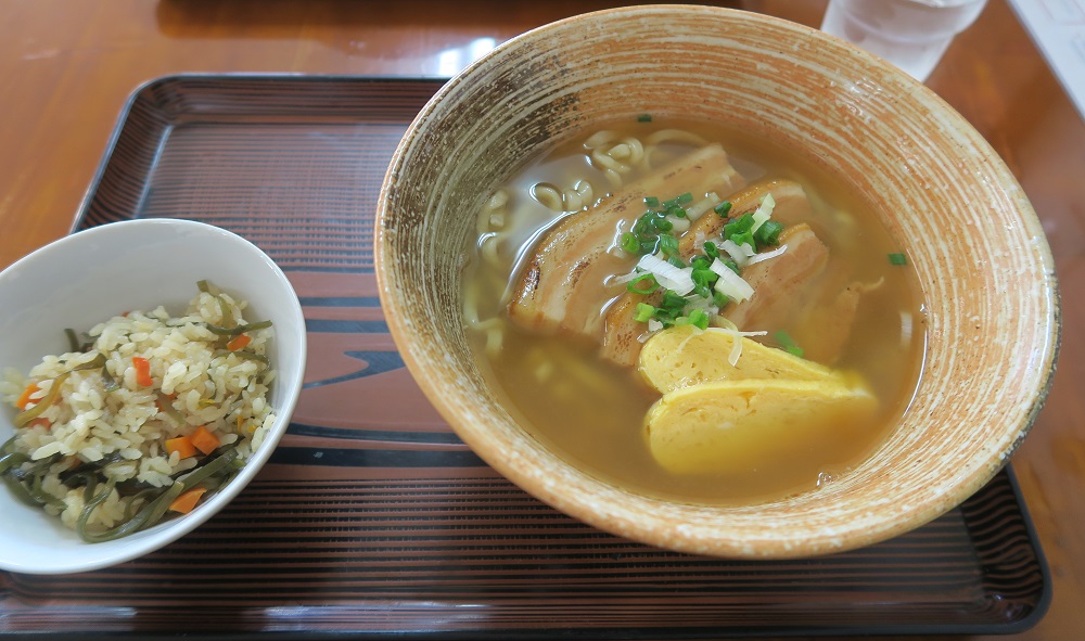 「介そば」の三枚肉そばを撮影した写真