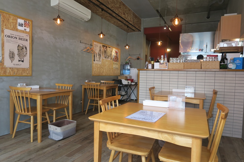 「RE:ロヂウラキッチン暁」の店内を撮影した写真