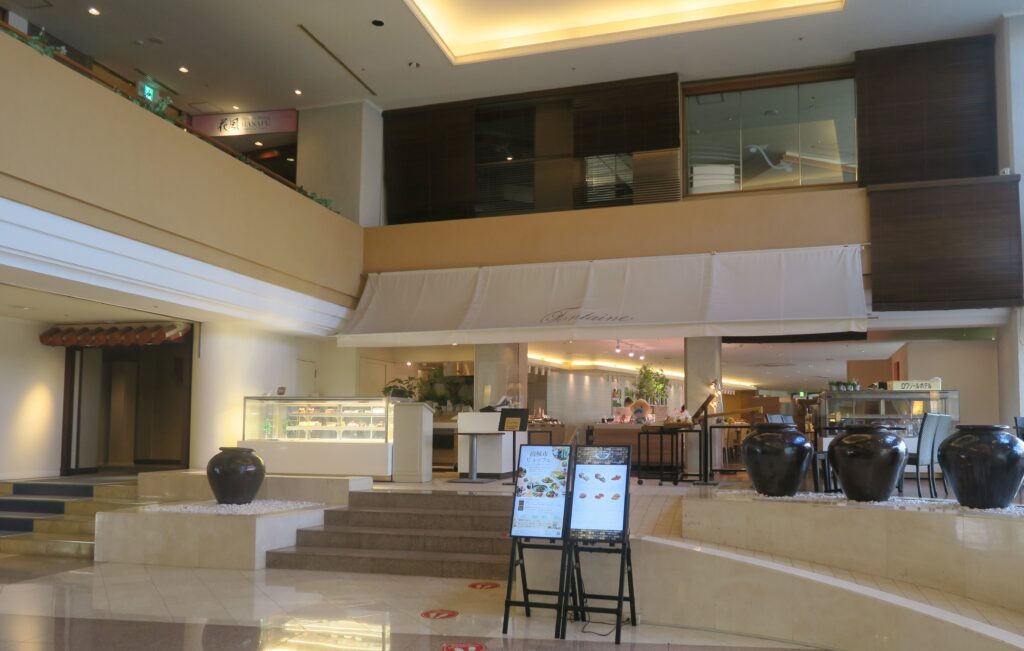 「フォンテーヌ」の入り口を撮影した写真