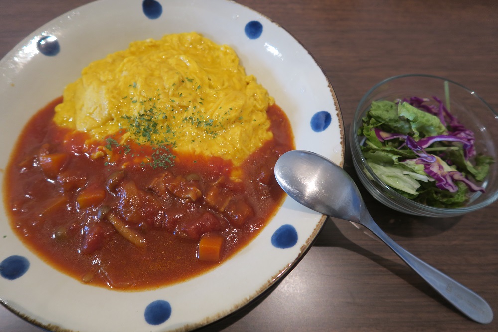 「kitchen akala」のオムライスを撮影した写真