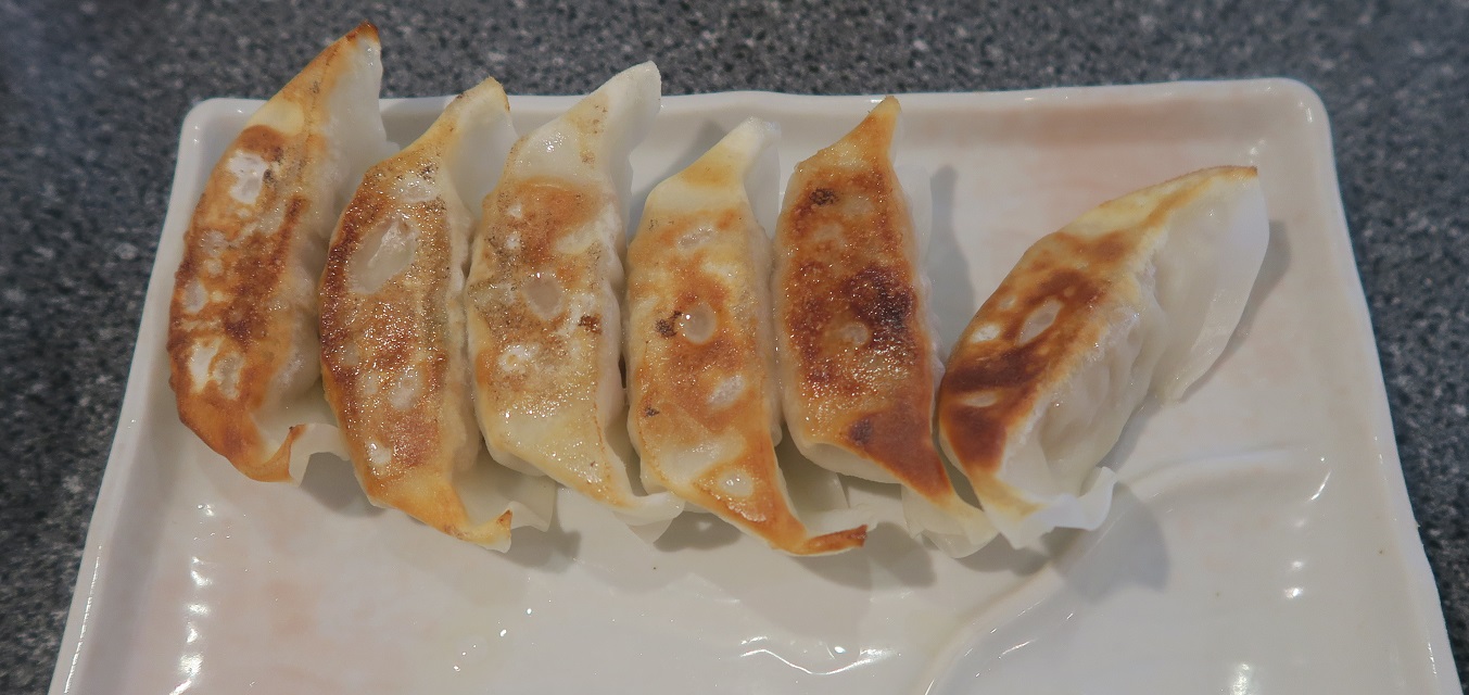 「大勝軒 沖縄宜野湾店」の焼餃子を撮影した写真
