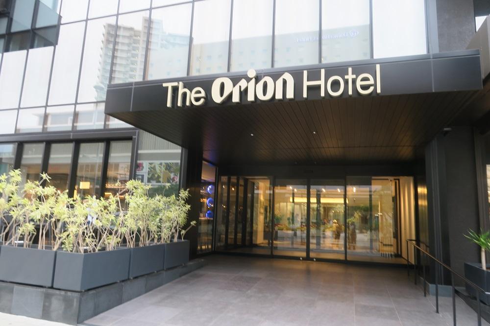 「オリオンホテル」の入口を撮影した写真