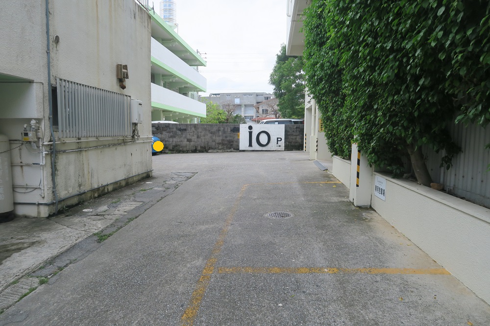 「La. Miroir」の駐車場を撮影した写真