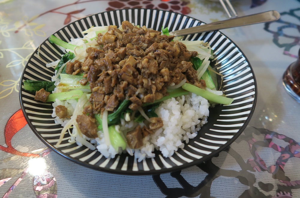 一番餃子のルーロー飯を撮影した写真