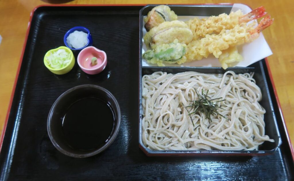 「家族庵」の天ざるそばを撮影した写真