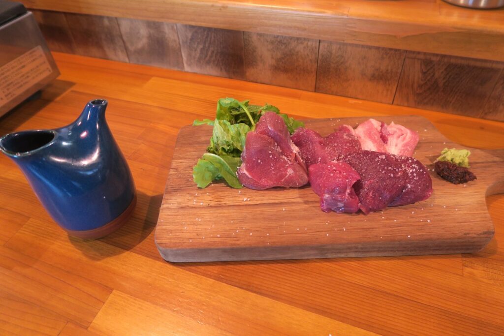 「イノシカブーム」のジビエ盛り合わせセットを撮影した写真