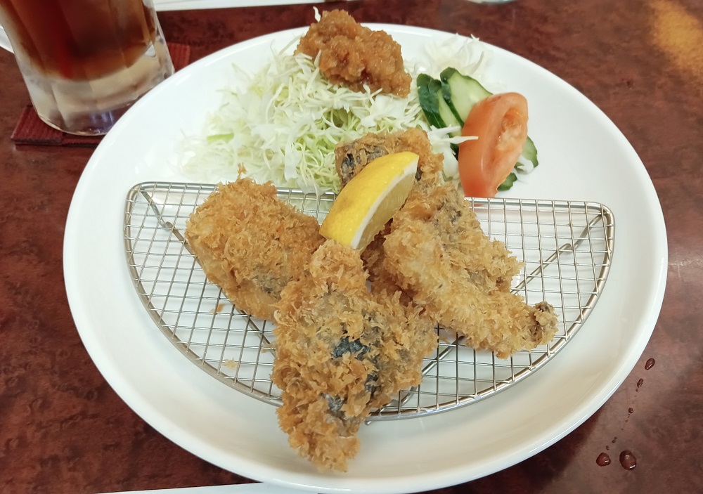 鳥豚のアジフライを撮影した写真