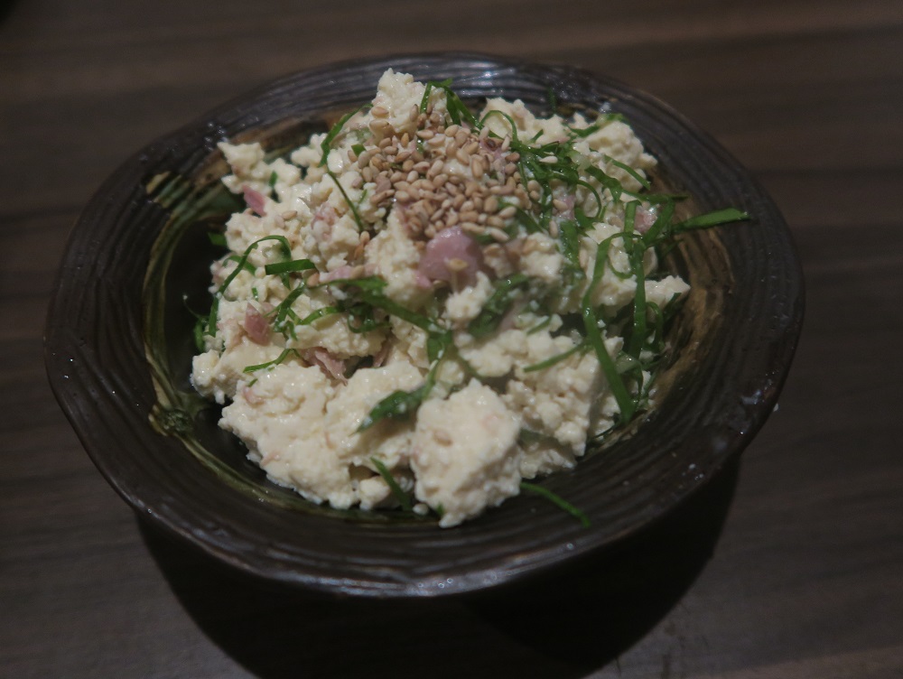 「串屋」のニガナの白和えを撮影した写真