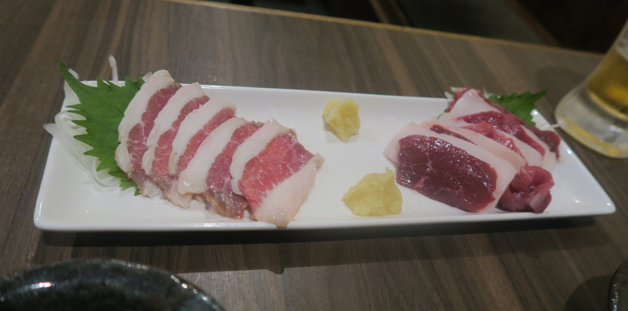 串屋の馬刺しを撮影した写真