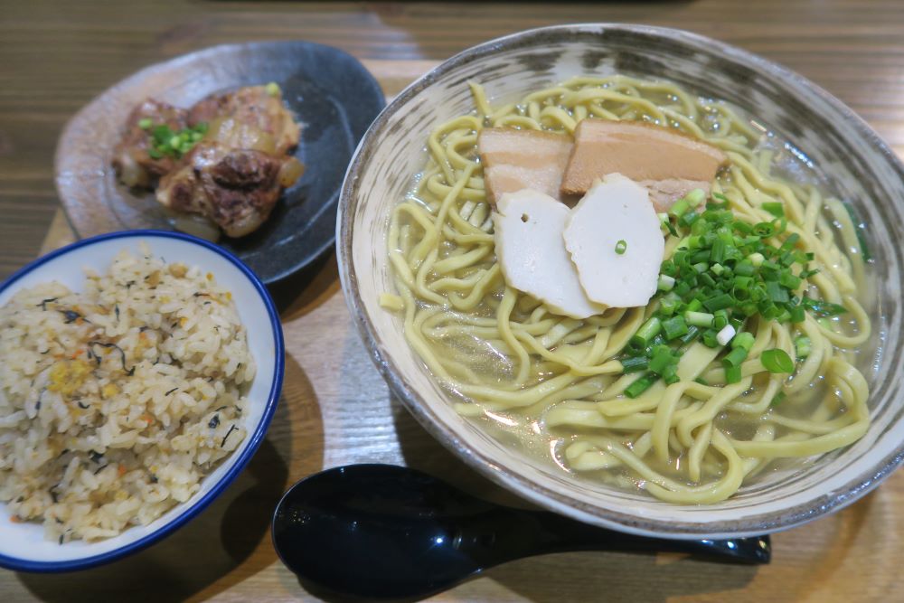 「あがり家スペシャル(大)+じゅーしー」を撮影した写真