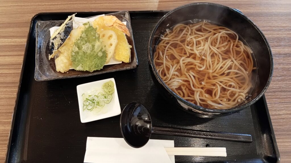 「五六八そば」の天せいろ（温）を撮影した写真